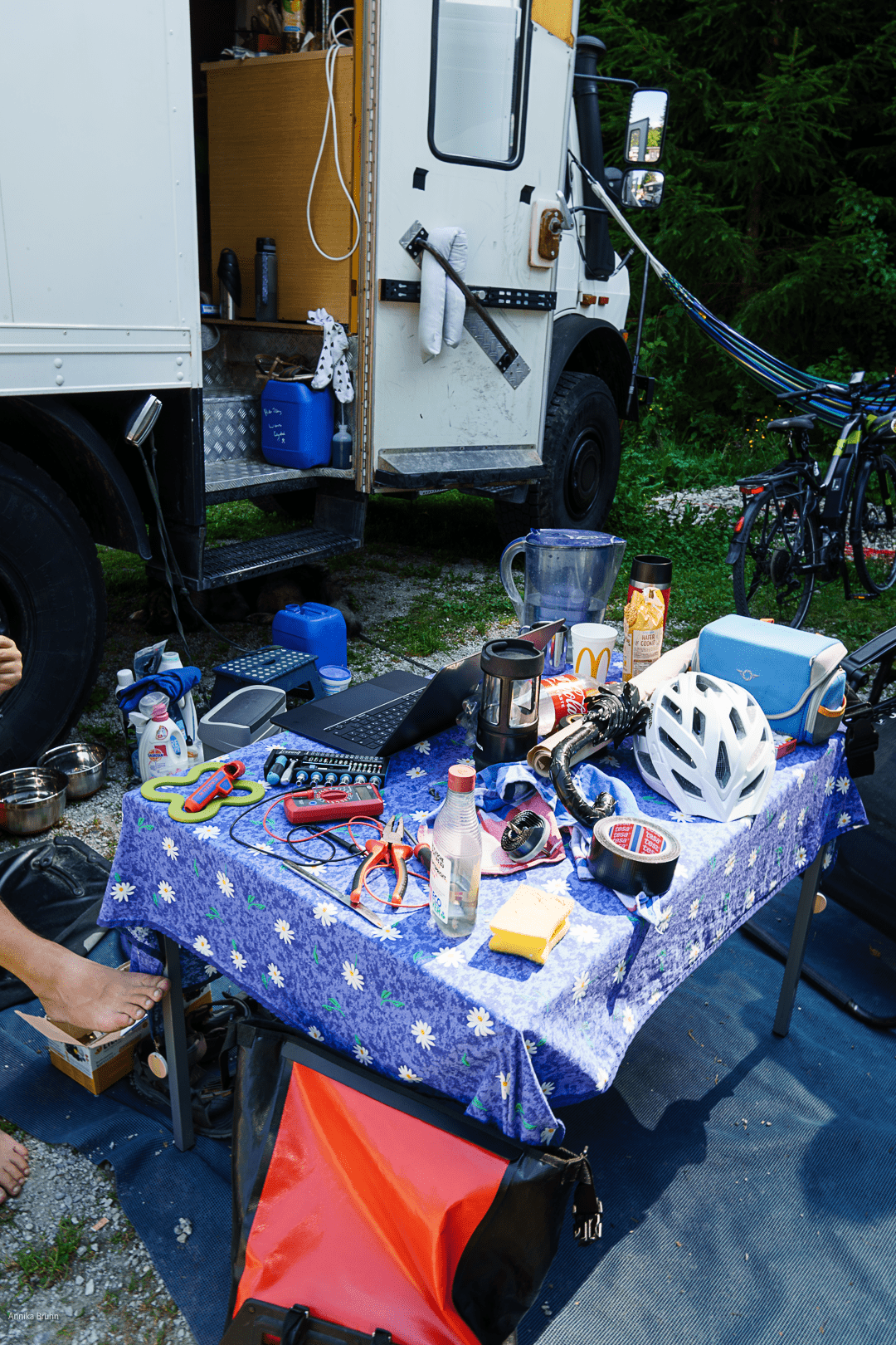 Das Schlachtfeld während der Bastelei an der Wasserpumpe